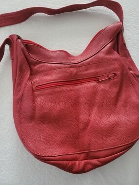 Gorgeous, Canadian-made Rowland Leather Red Shoulder Bag. Excellent Condition